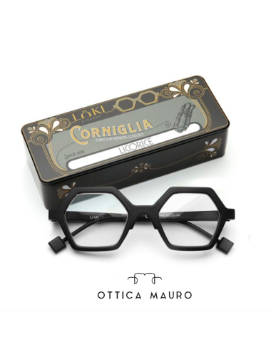 Loki Corniglia reading glasses