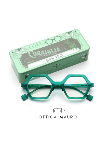 Loki Corniglia reading glasses