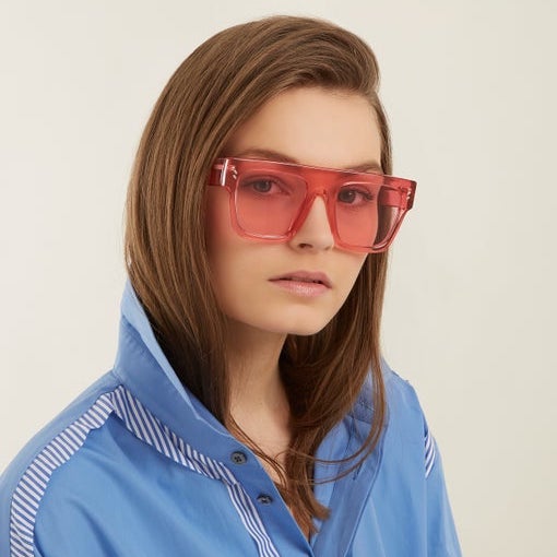 The SC0119S model signed by Stella McCartney is monochromatic and transparent.